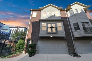 911 W 21st Street A, Houston, TX 77008