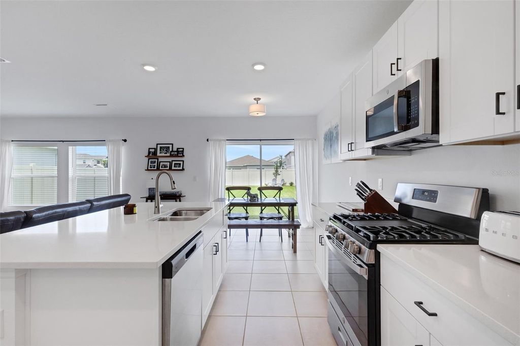 Image 5 of property listing at 6308 MILESTONE LOOP, Palmetto, FL 34221