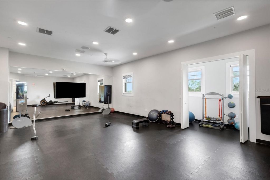 Image 43 of property listing at 6308 MILESTONE LOOP, Palmetto, FL 34221
