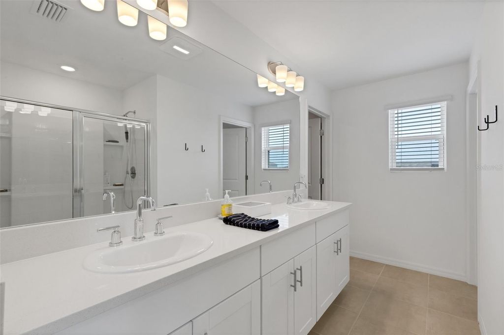 Image 64 of property listing at 6308 MILESTONE LOOP, Palmetto, FL 34221