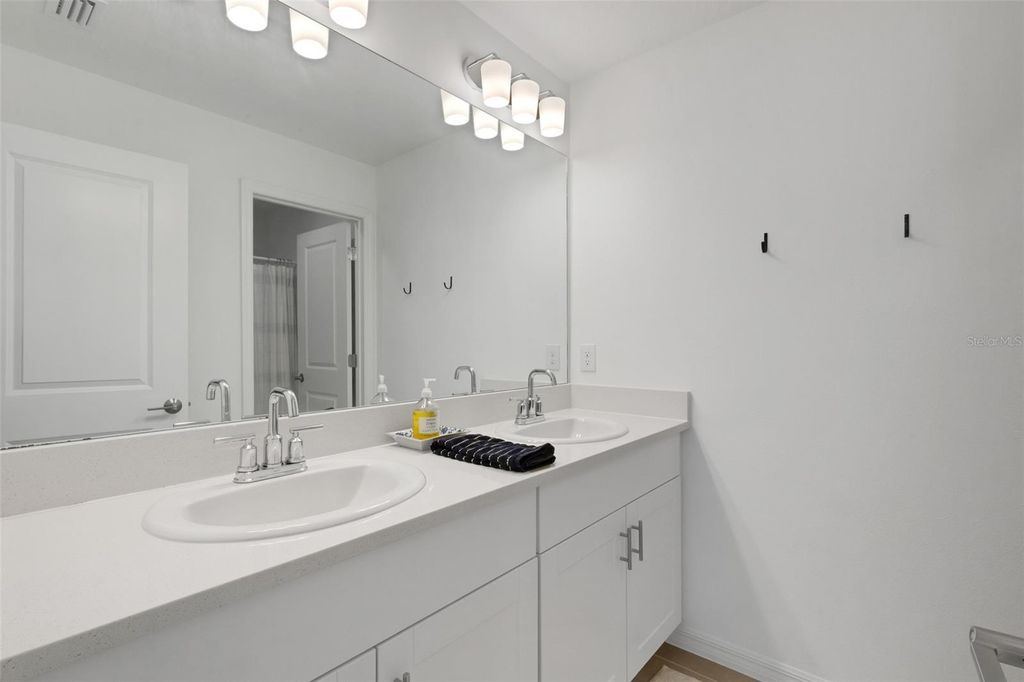 Image 67 of property listing at 6308 MILESTONE LOOP, Palmetto, FL 34221