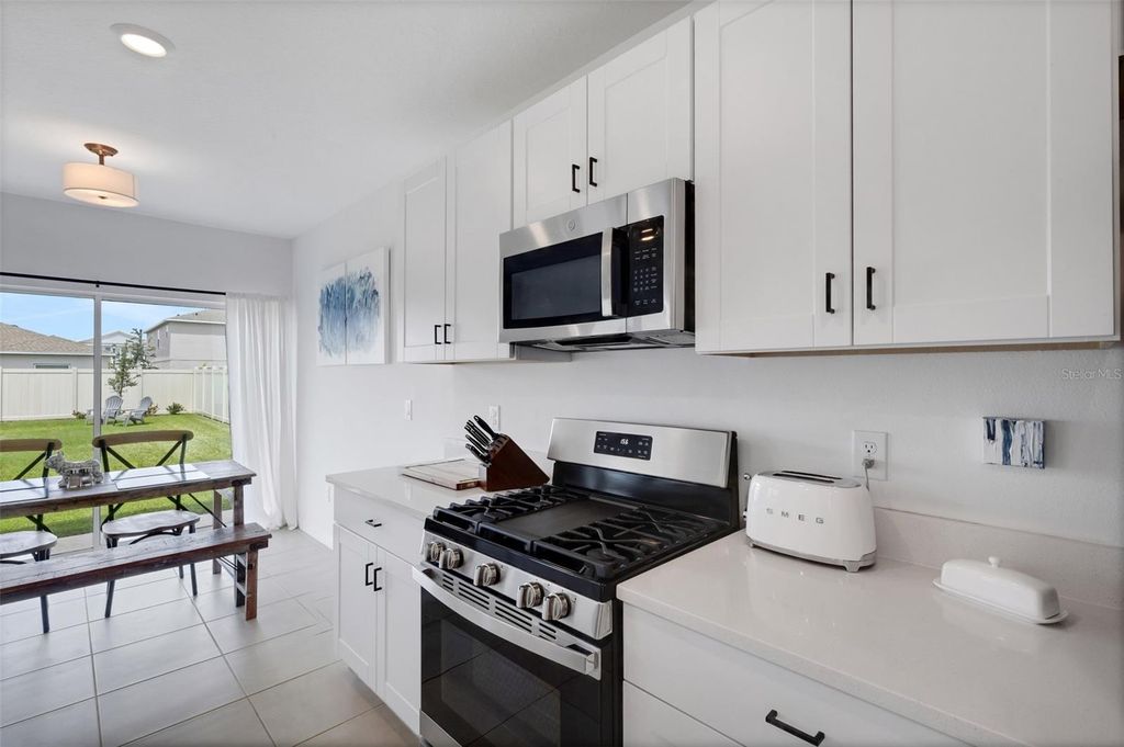Image 8 of property listing at 6308 MILESTONE LOOP, Palmetto, FL 34221