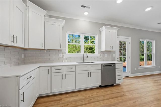 1926 Wild Rosewood Way, Winston-salem, NC 27103