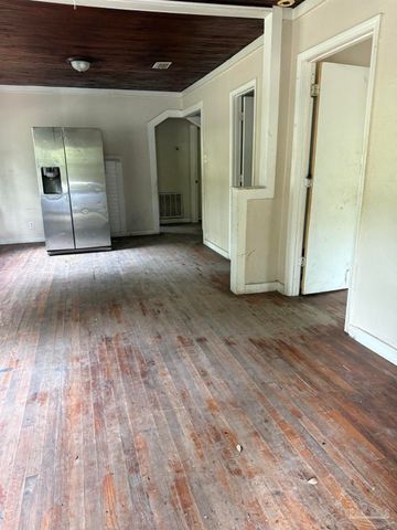 21 Hancock Ln, Pensacola, FL 32503