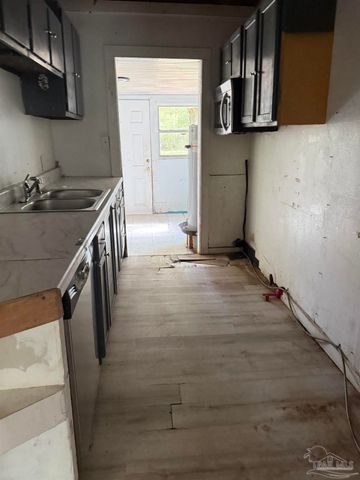 21 Hancock Ln, Pensacola, FL 32503