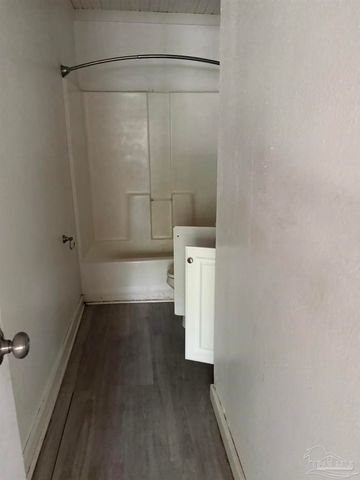 21 Hancock Ln, Pensacola, FL 32503
