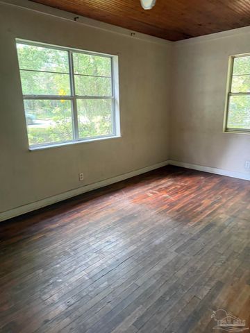 21 Hancock Ln, Pensacola, FL 32503