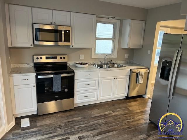 3116 SW Stone AVE, Topeka, KS 66614