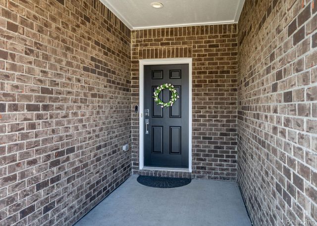 212 Trimble Street, Orion Charter Township, MI 48360