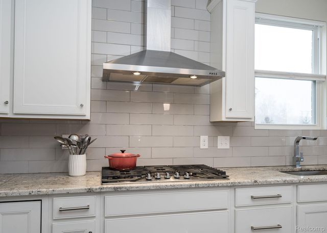 212 Trimble Street, Orion Charter Township, MI 48360