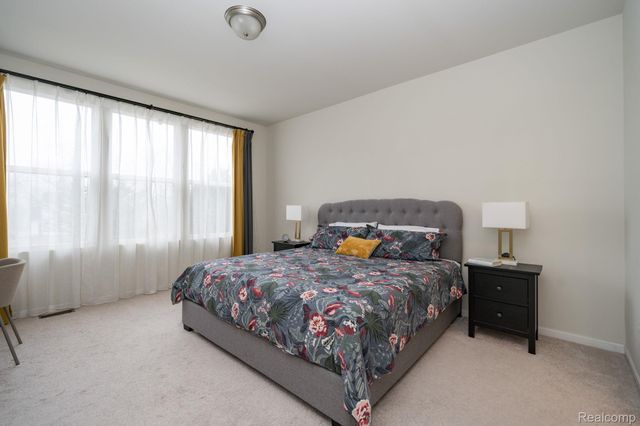 212 Trimble Street, Orion Charter Township, MI 48360