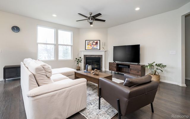 212 Trimble Street, Orion Charter Township, MI 48360