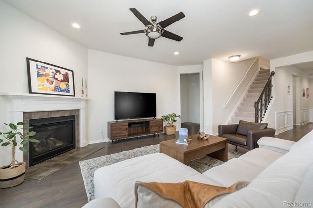 212 Trimble Street, Orion Charter Township, MI 48360