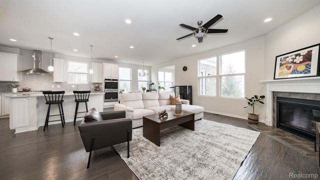 212 Trimble Street, Orion Charter Township, MI 48360