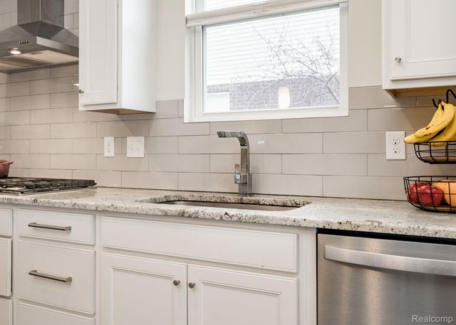 212 Trimble Street, Orion Charter Township, MI 48360