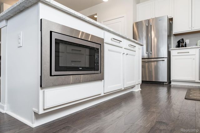 212 Trimble Street, Orion Charter Township, MI 48360