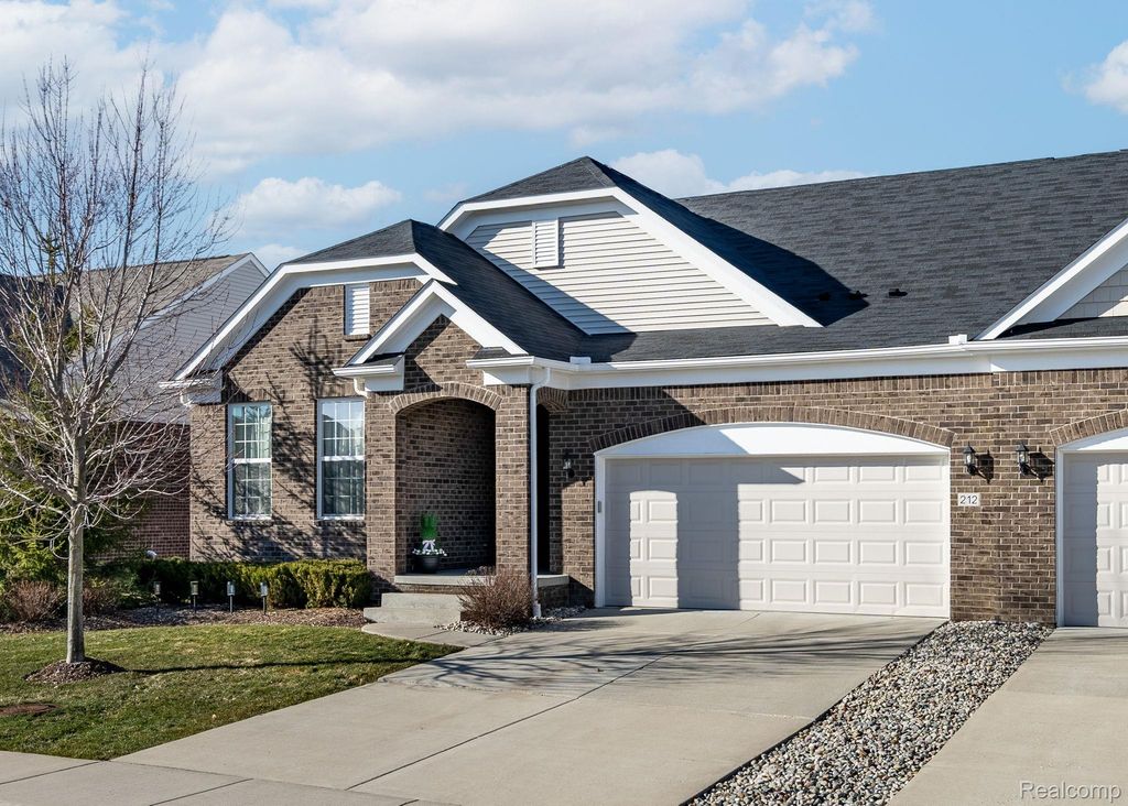 212 Trimble Street, Orion Charter Township, MI 48360