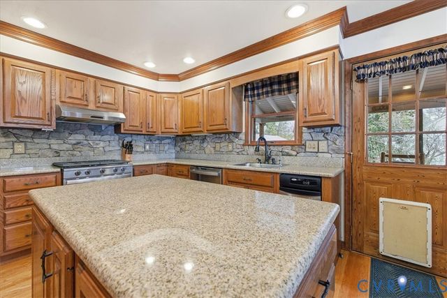 9259 Eagle Cove Cir, South Chesterfield, VA 23803