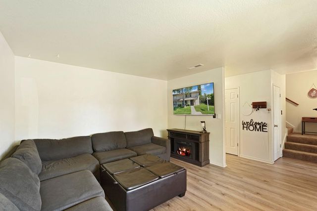 1817 Douglas Rd, Stockton, CA 95207