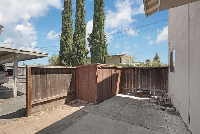 1817 Douglas Rd, Stockton, CA 95207