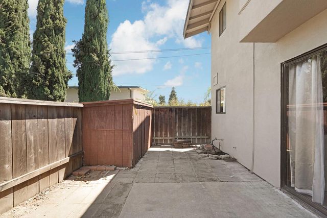 1817 Douglas Rd, Stockton, CA 95207