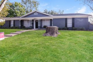 2125 Rockmoor Drive, Edgecliff Village, TX 76134