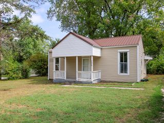 2028 North Hoffman Avenue, Springfield, MO 65803