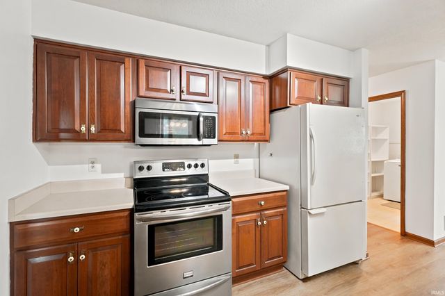 8711 Sandpiper Court, Fort Wayne, IN 46804