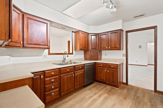 8711 Sandpiper Court, Fort Wayne, IN 46804