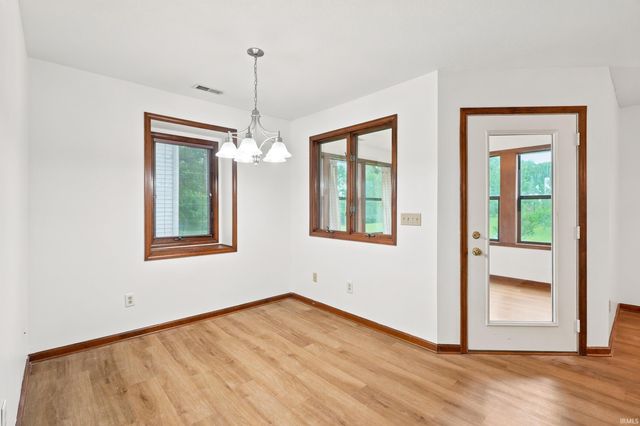 8711 Sandpiper Court, Fort Wayne, IN 46804