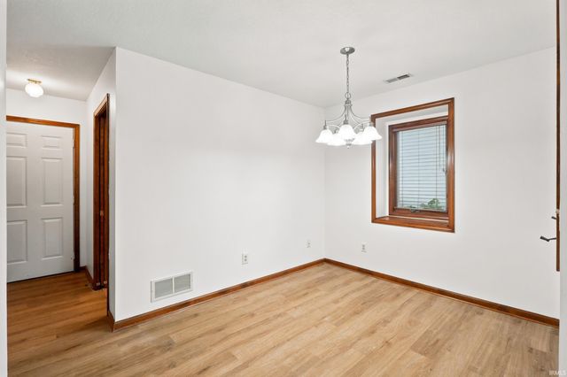 8711 Sandpiper Court, Fort Wayne, IN 46804