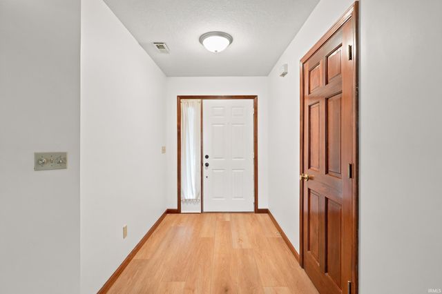 8711 Sandpiper Court, Fort Wayne, IN 46804