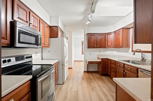 8711 Sandpiper Court, Fort Wayne, IN 46804