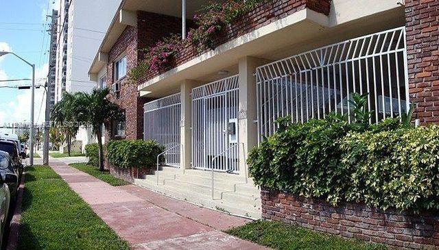 305 69th St 202, Miami Beach, FL 33141