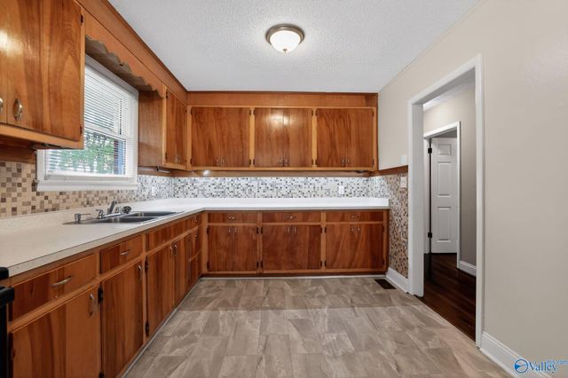 3802 NW Lakeview Drive NW, Huntsville, AL 35810