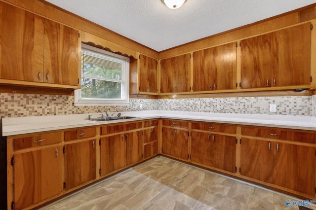 3802 NW Lakeview Drive NW, Huntsville, AL 35810