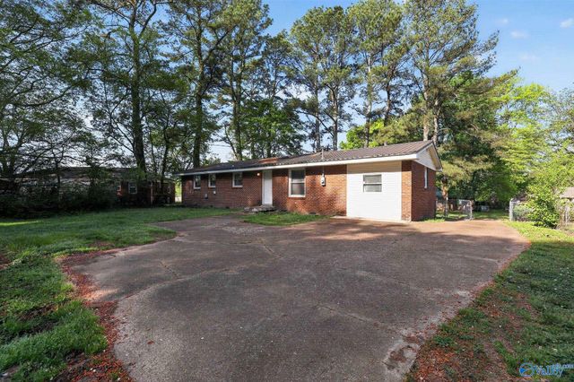 3802 NW Lakeview Drive NW, Huntsville, AL 35810