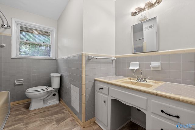 3802 NW Lakeview Drive NW, Huntsville, AL 35810