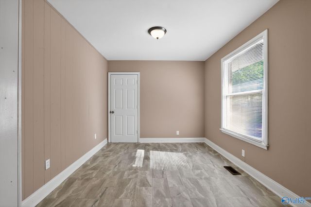 3802 NW Lakeview Drive NW, Huntsville, AL 35810