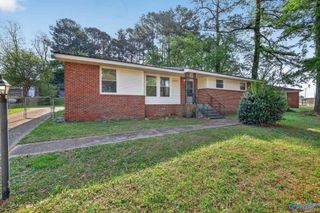 3802 NW Lakeview Drive NW, Huntsville, AL 35810