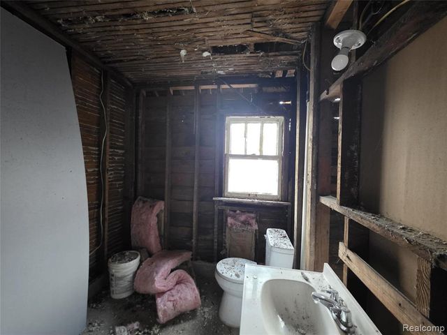 2575 Ashland Street, Detroit, MI 48215