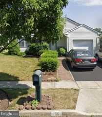 56 HOLIDAY CT, Ewing, NJ 08638