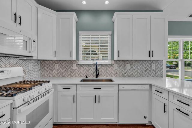 31 Provence Drive, Manchester, NJ 08759