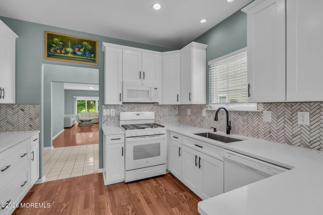 31 Provence Drive, Manchester, NJ 08759