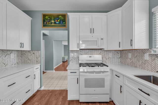 31 Provence Drive, Manchester, NJ 08759