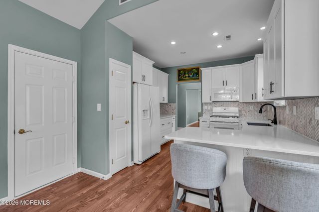 31 Provence Drive, Manchester, NJ 08759