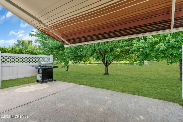 31 Provence Drive, Manchester, NJ 08759