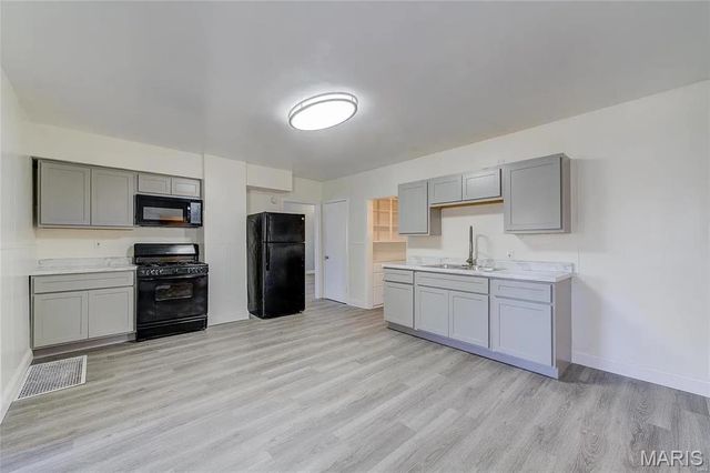 8257 Brenner Avenue, St Louis, MO 63114