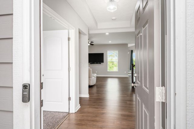 156 Silver Pine Lane, Lewis Center, OH 43035
