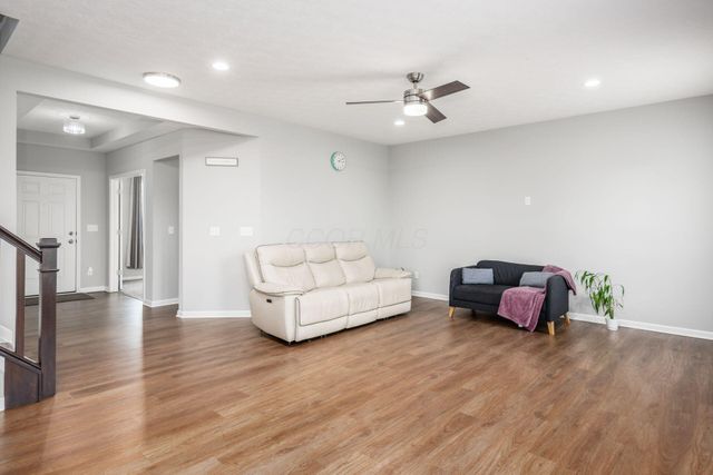 156 Silver Pine Lane, Lewis Center, OH 43035